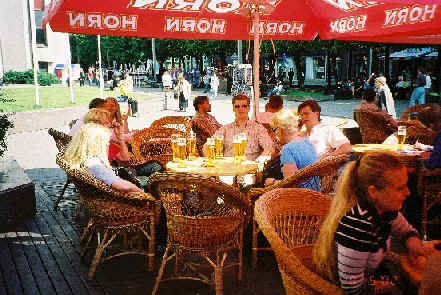 Aurinko paistaa ja olut maistuu Kaunasissa